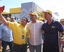 O governador Carlos Massa Ratinho Júnior entregou nesta quinta-feira (7), durante o Show Rural, em Cascavel, três tratores agrícolas para produtores do município de Catanduvas.  -  Cascavel, 07/02/2019  -  Foto: Rodrigo Félix Leal/ANPr