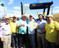 O governador Carlos Massa Ratinho Júnior entregou nesta quinta-feira (7), durante o Show Rural, em Cascavel, três tratores agrícolas para produtores do município de Catanduvas.  -  Cascavel, 07/02/2019  -  Foto: Rodrigo Félix Leal/ANPr