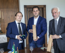 Governador Carlos Massa Ratinho Junior, recebe o Consul da Itália em Curitiba, Raffaele Festa. Curitiba, 11/02/2019. Foto: Maurilio Cheli/ANPr