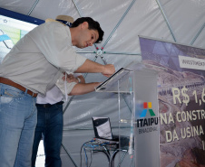 O Governo do Paraná quer estabelecer parcerias entre a Copel e grandes empresas para gerar energia a partir de biomassa. O assunto foi debatido durante o Show Rural, em Cascavel, em reunião com o diretor-presidente da Copel, Daniel Pimentel Slaviero; o secretário de Estado da Agricultura e Abastecimento, Norberto Ortigara; empresários, prefeitos e o diretor executivo do programa Oeste Desenvolvimento, Danilo Vendrúsculo.  -  Cascavel, 08/02/2019  -  Foto: Divulgação SEAB