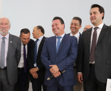 O governador Carlos Massa Ratinho Junior deu posse, em cerimônia no Palácio Iguaçu, ao secretário de Estado do Desenvolvimento Sustentável e Turismo, Marcio Nunes, e aos presidentes das autarquias vinculadas à pasta. Foram empossados os presidentes do Instituto Água e Terra, Everton Souza; do Simepar, Eduardo Alvin; da Paraná Desenvolvimento, Eduardo Bekin; e da Paraná Turismo, João Jacob Mehl. -   Curitiba, 12/02/2019  -  Foto: José Fernando Ogura/ANPr