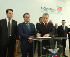 O governador Carlos Massa Ratinho Junior  deu posse, em cerimônia no Palácio Iguaçu, ao secretário de Estado do Desenvolvimento Sustentável e Turismo, Marcio Nunes, e aos presidentes das autarquias vinculadas à pasta. Foram empossados os presidentes do Instituto Água e Terra, Everton Souza; do Simepar, Eduardo Alvin; da Paraná Desenvolvimento, Eduardo Bekin; e da Paraná Turismo, João Jacob Mehl.  -  Curitiba, 12/02/2019  -  Foto: Rodrigo Félix Leal/ANPr