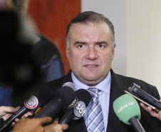 O governador Carlos Massa Ratinho Junior, dá posse a Ney Leprevost na pasta da secretaria da Justiça, Família e Trabalho.Curitiba, 12-02-19.Foto: Arnaldo Alves / ANPr.