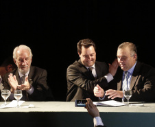 O governador Carlos Massa Ratinho Junior, dá posse a Ney Leprevost na pasta da secretaria da Justiça, Família e Trabalho.Curitiba, 12-02-19.Foto: Arnaldo Alves / ANPr.