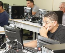 Começam no dia 25 de fevereiro as pré-inscrições para os Exames da Educação de Jovens e Adultos (EJA) Online 2019, da Secretaria de Estado da Educação. A oportunidade é gratuita e voltada para qualquer pessoa, maior de 15 anos, que deseja retomar seus estudos e obter uma certificação no Ensino Fundamental.