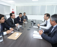 Governador Carlos Massa Ratinho Júnior durante reunião com o secretário nacional da Aviação Civil, Ronei Saggioro Glanzmann. No encontro, foi confirmado o investimento de R$ 35 milhões em infraestrutura do Aeroporto Municipal de Ponta Grossa.  O prefeito de Ponta Grossa, Marcelo Rangel, e o secretário de Estado da Infraestrutura e Logística, Sandro Alex, participaram da reunião. - Brasília, 12/02/2019  -  Foto: Rodrigo Félix Leal