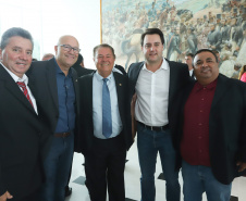 Governador Carlos Massa Ratinho Júnior dá posse ao secretário de Estado da Infrestrurura e Logística, Sandro Alex, e ao diretor do Departamento de Estradas e Rodagem (DER), João Alfredo zampieri - Curitiba, 13/02/2019 - Foto: Rodrigo Félix Leal/ANPr