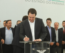 Governador Carlos Massa Ratinho Júnior dá posse ao secretário de Estado da Infrestrurura e Logística, Sandro Alex, e ao diretor do Departamento de Estradas e Rodagem (DER), João Alfredo zampieri - Curitiba, 13/02/2019 - Foto: Rodrigo Félix Leal/ANPr