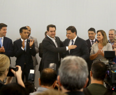 Governador Carlos Massa Ratinho Júnior dá posse ao secretário de Estado da Infrestrurura e Logística, Sandro Alex, e ao diretor do Departamento de Estradas e Rodagem (DER), João Alfredo zampieri  -  Curitiba, 13/02/2019  -  Foto: Jaelson Lucas/ANPr