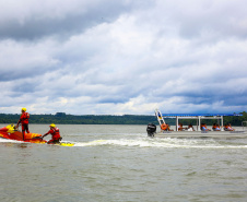 O passeio turístico inaugural da rota de Capanema sobre o Parque Nacional do Iguaçu, no Sudoeste do Paraná, aconteceu nesta sexta-feira (15). Nos mesmos moldes do trecho embaixo das cataratas de Foz do Iguaçu, a operação nesse outro ponto do rio permitirá a exploração do ecoturismo sobre diversas ilhas, trilhas e cachoeiras que compõem o ecossistema local.  -  Capanema, 15/02/2019  - Foto: Jaelson Lucas/ANPr