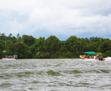 O passeio turístico inaugural da rota de Capanema sobre o Parque Nacional do Iguaçu, no Sudoeste do Paraná, aconteceu nesta sexta-feira (15). Nos mesmos moldes do trecho embaixo das cataratas de Foz do Iguaçu, a operação nesse outro ponto do rio permitirá a exploração do ecoturismo sobre diversas ilhas, trilhas e cachoeiras que compõem o ecossistema local.  -  Capanema, 15/02/2019  - Foto: Jaelson Lucas/ANPr