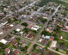 Cerca de 100 pessoas ficaram desalojadas em Guaratuba, no Litoral do Estado, em função das fortes chuvas que atingem a região desde sexta-feira (15). A Defesa Civil estima que cerca de 40 famílias estejam desalojadas em função dos alagamentos que ocorreram no município.   -  Guaratuba, 17/02/2019  -  Foto: Defesa Civil do Governo do Paraná