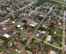 Cerca de 100 pessoas ficaram desalojadas em Guaratuba, no Litoral do Estado, em função das fortes chuvas que atingem a região desde sexta-feira (15). A Defesa Civil estima que cerca de 40 famílias estejam desalojadas em função dos alagamentos que ocorreram no município.   -  Guaratuba, 17/02/2019  -  Foto: Defesa Civil do Governo do Paraná