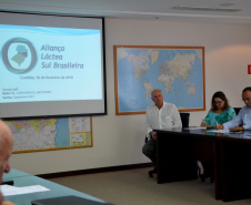 Estados do Sul querem avançar em sanidade na produção de leite. Representantes dos estados do Sul debateram nesta segunda-feira (19) tema na sede da Federação da Agricultura do Estado do Paraná (Faep), em Curitiba, com a presença dos secretários da Agricultura e Abastecimento, Norberto Ortigara, do Paraná; e de Ricardo de Gouvêa, da Agricultura e da Pesca de Santa Catarina.  -  Curitiba, 18/02/2019  -  Foto: Divulgação SEAB