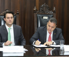 O governador Carlos Massa Ratinho Junior participa da solenidade que formaliza a Força-Tarefa Infância Segura de Prevenção e Combate a Crimes Contra a Criança, nesta quinta-feira (21) no Palácio da Justiça.    Curitiba, 21/02/2019 -  Foto:  Rodrigo Félix Leal/ANPr