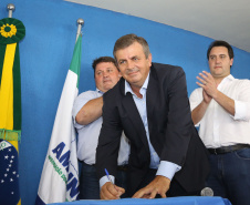 Governador Carlos Massa Ratinho Júnior participa da posse da nova diretoria da Associação dos Municípios do Norte Pioneiro (Amunorpi). O prefeito de Pinhalão, Sérgio Rodrigues é o presidente da Associação.  -  Pinhalão, 22/01/2019  -  Foto: Jaelson Lucas/ANPr