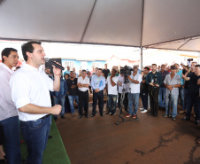 Quarenta e nove famílias de Florestópolis, município da região Norte do Paraná, concretizaram nesta sexta-feira (22) o sonho da casa própria. Elas vão morar no Residencial José Alves dos Santos, inaugurado pelo governador Carlos Massa Ratinho Junior, pelo presidente da Companhia de Habitação do Paraná (Cohapar), Jorge Lange, e o prefeito Nelson Correia Junior.  -  Florestópolis, 22/01/2019  -  Foto: José Fernando Ogura/ANPr