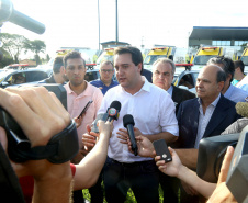 O governador Carlos Massa Ratinho Jr entregou nesta sexta(22) novas viaturas, aparelhos etolométricos e coletes balísticos às unidades da Polícia Militar que pertencem ao 2 Comando Regional - Londrina e região. Londrina,22/02/2019 Foto:Jaelson Lucas / ANPr