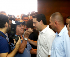 O governador Carlos Massa Ratinho Jr entregou nesta sexta(22) novas viaturas, aparelhos etolométricos e coletes balísticos às unidades da Polícia Militar que pertencem ao 2 Comando Regional - Londrina e região. Londrina,22/02/2019 Foto:Jaelson Lucas / ANPr