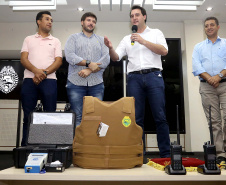 O governador Carlos Massa Ratinho Jr entregou nesta sexta(22) novas viaturas, aparelhos etolométricos e coletes balísticos às unidades da Polícia Militar que pertencem ao 2 Comando Regional - Londrina e região. Londrina,22/02/2019 Foto:Jaelson Lucas / ANPr