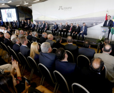 O governador em exercício Darci Piana participou nesta terça-feira (26), em Foz do Iguaçu, da cerimônia de posse do novo diretor-geral brasileiro da Itaipu Binacional, general Joaquim Silva e Luna, com as presenças do Presidente Jair Bolsonaro e do presidente do Paraguai, Mario Abdo Benítez; dos ministros almirante Bento Albuquerque, de Minas e Energia e Ernesto Araújo, de Relações Exteriores  - Foz do Iguaçu, 26/02/2019 - Foto: Arnaldo Alves/ANPr