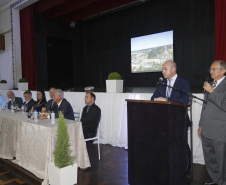 O governador em exercício Darci Piana, participou da assinatura do acordo de parceria e cooperação entre as cidades de Prudentópolis e Ternopil, Ucrânia. Participaram da cerimônia: prefeito de Prudentópolis, Adelmo Luiz Klosowski; Cônsul da Ucrânia no Paraná, Mariano Czaikowski; prefeito de Ternopil, Serhii Nadal; entre outros.Prudentópolis, 06-03-19.Foto: Arnaldo Alves / ANPr.