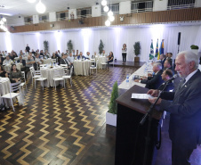 O governador em exercício Darci Piana, participou da assinatura do acordo de parceria e cooperação entre as cidades de Prudentópolis e Ternopil, Ucrânia. Participaram da cerimônia: prefeito de Prudentópolis, Adelmo Luiz Klosowski; Cônsul da Ucrânia no Paraná, Mariano Czaikowski; prefeito de Ternopil, Serhii Nadal; entre outros.Prudentópolis, 06-03-19.Foto: Arnaldo Alves / ANPr.