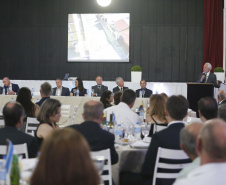 O governador em exercício Darci Piana, participou da assinatura do acordo de parceria e cooperação entre as cidades de Prudentópolis e Ternopil, Ucrânia. Participaram da cerimônia: prefeito de Prudentópolis, Adelmo Luiz Klosowski; Cônsul da Ucrânia no Paraná, Mariano Czaikowski; prefeito de Ternopil, Serhii Nadal; entre outros.Prudentópolis, 06-03-19.Foto: Arnaldo Alves / ANPr.