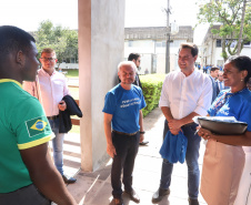 O governador Carlos Massa Ratinho Junior empossa a nova diretoria do Instituto de Tecnologia do Paraná (Tecpar). Tomam posse como diretor-presidente do Tecpar, Fabio Cammarota; diretora comercial, Danielle Portela; o diretor de Desenvolvimento Tecnológico e Inovação, Rafael Rodrigues; e diretor de Administração e Finanças, Arnaldo da Fonseca. Foto: Rodrigo Félix Leal/ANPr