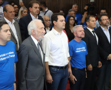 O governador Carlos Massa Ratinho Junior empossa a nova diretoria do Instituto de Tecnologia do Paraná (Tecpar). Tomam posse como diretor-presidente do Tecpar, Fabio Cammarota; diretora comercial, Danielle Portela; o diretor de Desenvolvimento Tecnológico e Inovação, Rafael Rodrigues; e diretor de Administração e Finanças, Arnaldo da Fonseca. Foto: José Fernando Ogura/ANPr