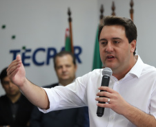 O governador Carlos Massa Ratinho Junior empossa a nova diretoria do Instituto de Tecnologia do Paraná (Tecpar). Tomam posse como diretor-presidente do Tecpar, Fabio Cammarota; diretora comercial, Danielle Portela; o diretor de Desenvolvimento Tecnológico e Inovação, Rafael Rodrigues; e diretor de Administração e Finanças, Arnaldo da Fonseca. Foto: José Fernando Ogura/ANPr