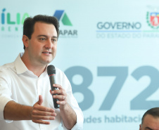 O governador Carlos Massa Ratinho Junior assinou nesta quinta-feira (14) contratos para a construção de 872 novas moradias populares em 15 municípios paranaenses. Os projetos foram desenvolvidos em diferentes programas coordenados pela Companhia de Habitação do Paraná (Cohapar) em parceria com as prefeituras e receberão investimentos de R$ 68,8 milhões. Foto: Rodrigo Felix Leal/ANPr