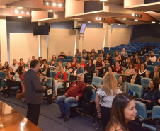 Representantes das 22 regionais de saúde do Paraná participaram de oficina para tratar de mudanças no sistema de vigilância da Tuberculose. O secretário da Saúde do Paraná, Beto Preto, explicou que o novo Sistema de Notificação de Tratamento da Infecção Latente está sendo implantado em todo país com a meta de reduzir a incidência de casos até 2035. Foto:Diogo Pracz de Oliveira