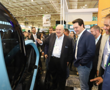 O governador Carlos Massa Ratinho Junior assinou nesta quinta-feira (21), durante o evento internacional Smart City Expo Curitiba, um projeto de lei propondo zerar a alíquota de IPVA de veículos elétricos, que hoje é de 3,5%. Ele também vai apresentar uma proposta de convênio ao Conselho Nacional de Política Fazendária (Confaz) para que o Estado também possa isentar o ICMS para a aquisição desses veículos.  -  Curitiba, 21/03/2019  -  Foto: Rodrigo Félix Leal/ANPr