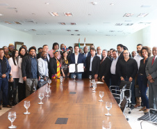 Governador Carlos Massa Ratinho Junior sanciona a lei que institui o Dia Estadual de Luta pela Eliminação da Discriminação Racial. A Lei define que a data será celebrada anualmente em 21 de março.  -  Curitiba, 21/03/2019  -  Foto: Rodrigo Félix Leal/ANPr