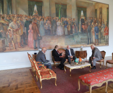 Vice-governador Darci Piana recebe o embaixador da República da Macedônia do Norte, Ivica Bocevski  -  Curitiba, 18/03/2019  - Foto: José Fernando Ogurta/ANPr