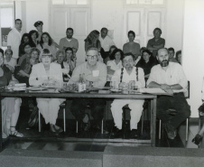 A sala de casa lotada de documentos, a seriedade com a qual levava o seu trabalho e a generosidade com os artistas são algumas das lembranças recorrentes de quem conviveu com a crítica de arte, professora, pesquisadora, historiadora e poeta Adalice Araújo (1931-2012), considerada o principal nome na análise da arte paranaense