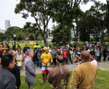 O Chefe de Gabinete do Governador Ratinho Junior,  Daniel Vilas Bôas Rocha  e o secretario de Comunicação do Estado, Hudson José estiveram com integrantes da aldeia Tupã Nhe´é Kretã, que fazem protesto nacional contrário à extinção da Secretaria Especial de Saúde Indígena (Sesai), unidade vinculada ao Ministério da Saúde em frente ao Palacio Iguacu.  O governador do Estado cumpre agenda em São Paulo nesta quinta-feira. Curitiba, 28/03/2019 -  Foto: Geraldo Bubniak/ANPr