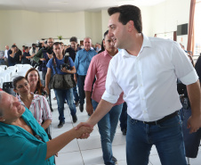 O município de Carambeí, nos Campos Gerais, recebeu nesta sexta-feira (29) a autorização do governador Carlos Massa Ratinho Junior para o início de duas obras bastante aguardadas pela população: a construção da sede própria da Prefeitura e a pavimentação da estrada que liga a PR-151 à localidade de Catanduvas. - Carambeí 29/03/2019 - Foto: Rodrigo Félix Leal/ANPr