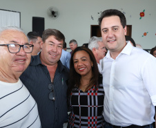 O município de Carambeí, nos Campos Gerais, recebeu nesta sexta-feira (29) a autorização do governador Carlos Massa Ratinho Junior para o início de duas obras bastante aguardadas pela população: a construção da sede própria da Prefeitura e a pavimentação da estrada que liga a PR-151 à localidade de Catanduvas. - Carambeí 29/03/2019 - Foto: Rodrigo Félix Leal/ANPr