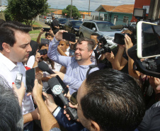 O município de Carambeí, nos Campos Gerais, recebeu nesta sexta-feira (29) a autorização do governador Carlos Massa Ratinho Junior para o início de duas obras bastante aguardadas pela população: a construção da sede própria da Prefeitura e a pavimentação da estrada que liga a PR-151 à localidade de Catanduvas. - Carambeí 29/03/2019 - Foto: Jaelson Lucas/ANPr