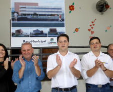 O município de Carambeí, nos Campos Gerais, recebeu nesta sexta-feira (29) a autorização do governador Carlos Massa Ratinho Junior para o início de duas obras bastante aguardadas pela população: a construção da sede própria da Prefeitura e a pavimentação da estrada que liga a PR-151 à localidade de Catanduvas. - Carambeí 29/03/2019 - Foto: Jaelson Lucas/ANPr