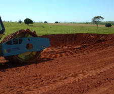 O Governo do Paraná iniciou uma nova etapa do Programa Estradas da Integração que vai beneficiar 684 propriedades rurais e aproximadamente 3,5 mil pessoas, segundo estimativa dos técnicos responsáveis pelo programa.  -  Curitiba, 29/03/2019  -  Foto: Divulgação SEAB