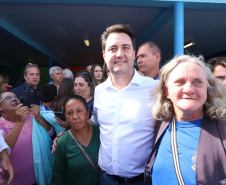 Cerca de oito mil pessoas serão beneficiadas pela obra de pavimentação da Estrada do Socavão, principal distrito de Castro, nos Campos Gerais. Nesta sexta-feira (29), o governador Carlos Massa Ratinho Junior esteve no município e assinou a ordem de serviço para pavimentar um trecho de nove quilômetros da estrada que liga o distrito de Socavão até a região do Pinheirão, em direção à PR-090.  -  Castro, 29/03/2019  -  Foto: Rodrigo Félix Leal/ANPr