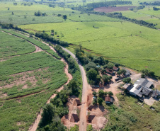 O Departamento de Estradas de Rodagem do Paraná (DER-PR) vai liberar na manhã deste sábado (30) o tráfego sobre a ponte do Rio da Anta, na PR-082. O trecho liga o município de Douradina à Santa Felicidade, distrito de Tapira, no Noroeste do Estado. O local estava totalmente interditado desde 7 de janeiro, quando parte do pavimento da cabeceira da ponte cedeu na altura do km 568 devido às chuvas.  -  Curitiba, 29/03/2019  -  Foto: Divulgação DER