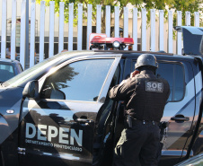 Cinquenta e cinco detentos que estavam na carceragem da cadeia pública de Rio Branco do Sul foram transferidos nesta segunda-feira (01) para a Casa de Custódia de Piraquara