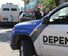 Cinquenta e cinco detentos que estavam na carceragem da cadeia pública de Rio Branco do Sul foram transferidos nesta segunda-feira (01) para a Casa de Custódia de Piraquara