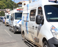 Cinquenta e cinco detentos que estavam na carceragem da cadeia pública de Rio Branco do Sul foram transferidos nesta segunda-feira (01) para a Casa de Custódia de Piraquara