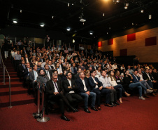 O governador Carlos Massa Ratinho Junior participa de Palestra de Mauricio Benvenutti nesta terça-feira (2) no teatro do Museu Oscar Niemeyer,   Curitiba, 02/04/2019 -  Foto: Geraldo Bubniak/ANPr