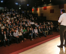 O governador Carlos Massa Ratinho Junior participa de Palestra de Mauricio Benvenutti nesta terça-feira (2) no teatro do Museu Oscar Niemeyer,   Curitiba, 02/04/2019 -  Foto: Geraldo Bubniak/ANPr